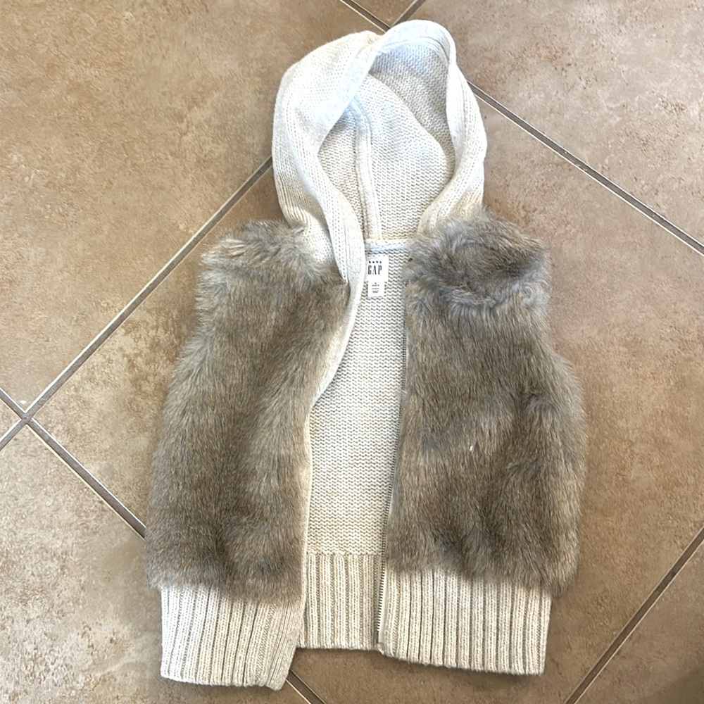 3T gap vest, brown faux fur, and beige net.